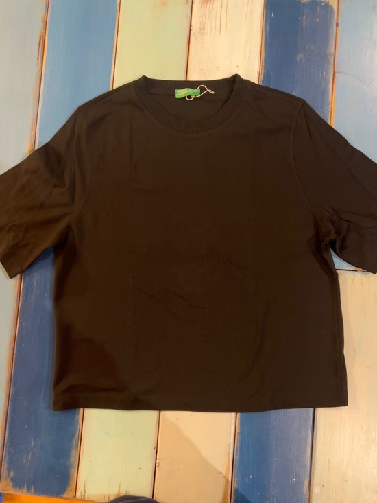 United Colors Of Benetton Tops - United Colors of Benetton Black 100% Cotton Crewneck Tee XL NWOT